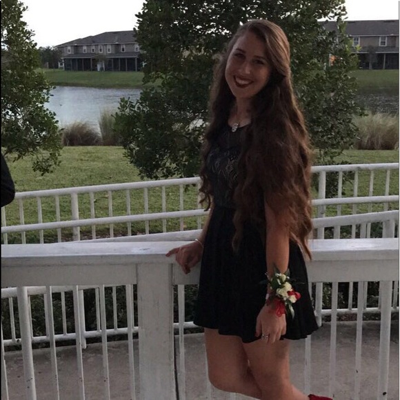 Black lace dress - Picture 1 of 2